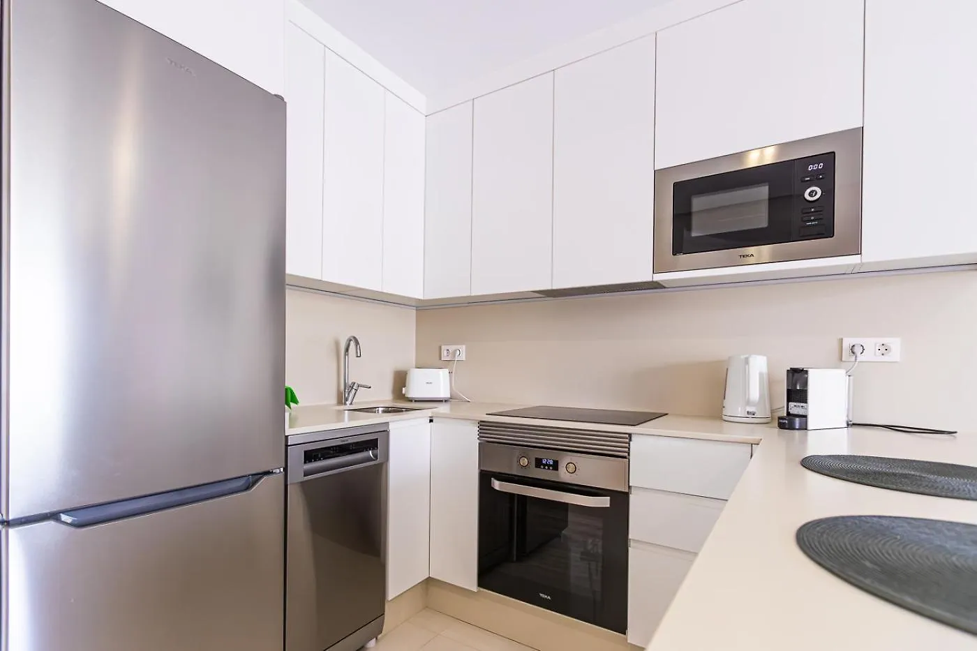 Apartment In Beachfront Complex In El Duque Area, Costa Adeje アデヘ