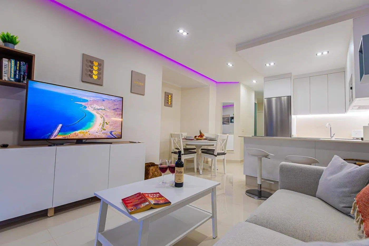 Apartment In Beachfront Complex In El Duque Area, Costa Adeje 0*, アデヘ