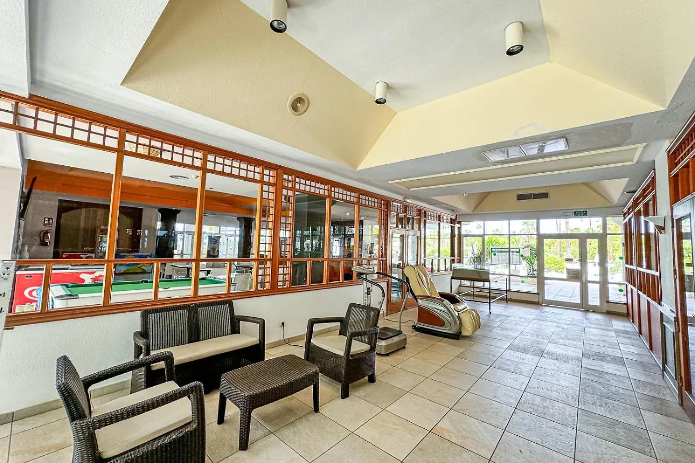 Apartment In Beachfront Complex In El Duque Area, Costa Adeje スペイン